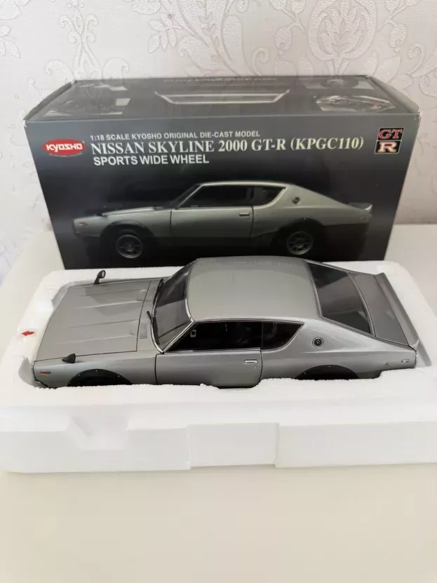 Kyosho Nissan Skyline 2000 Gt-r Kpgc110 1:18 08254S