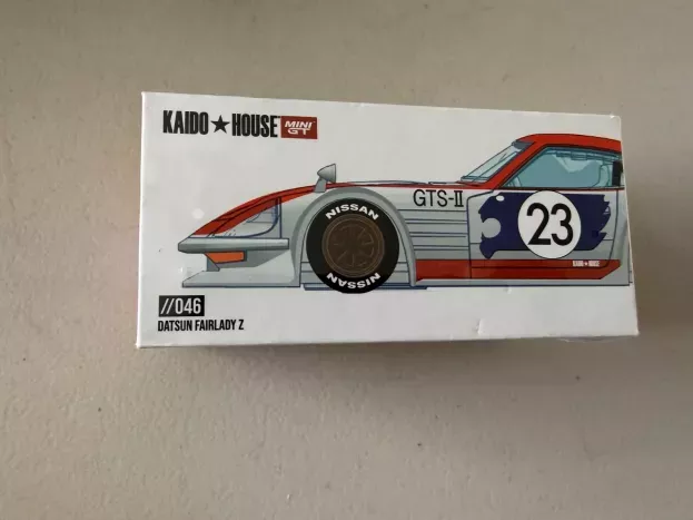 Mini-GT Nissan Fairlady Z N 23 Kaido House Coupe 1975 1:64 KHMG046