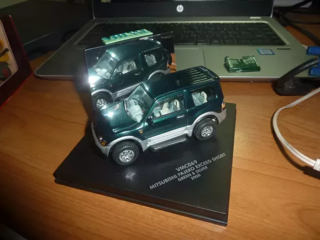 Vitesse Mitsubishi Pajero Exceed Short 2000 1:43 VMC069