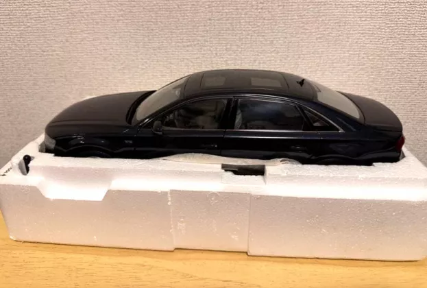 Kyosho Audi A8l W12 2014 1:18 09232MSB