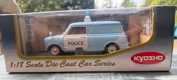 Kyosho Mini Van Police 1:18 08193B
