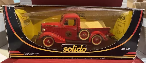 Solido Ford V8 Pick-up Beverly Hills Fire Engine 1936 1:18 8003