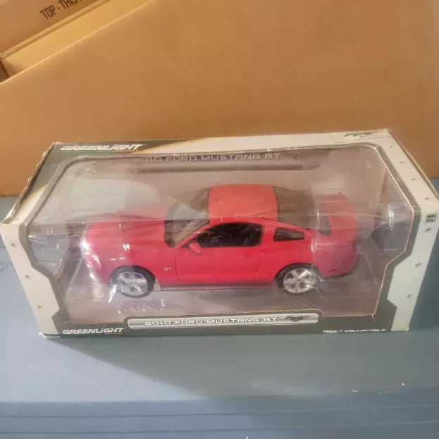 Greenlight Ford Mustang Gt Coupe 2-door 2010 1:18 12813