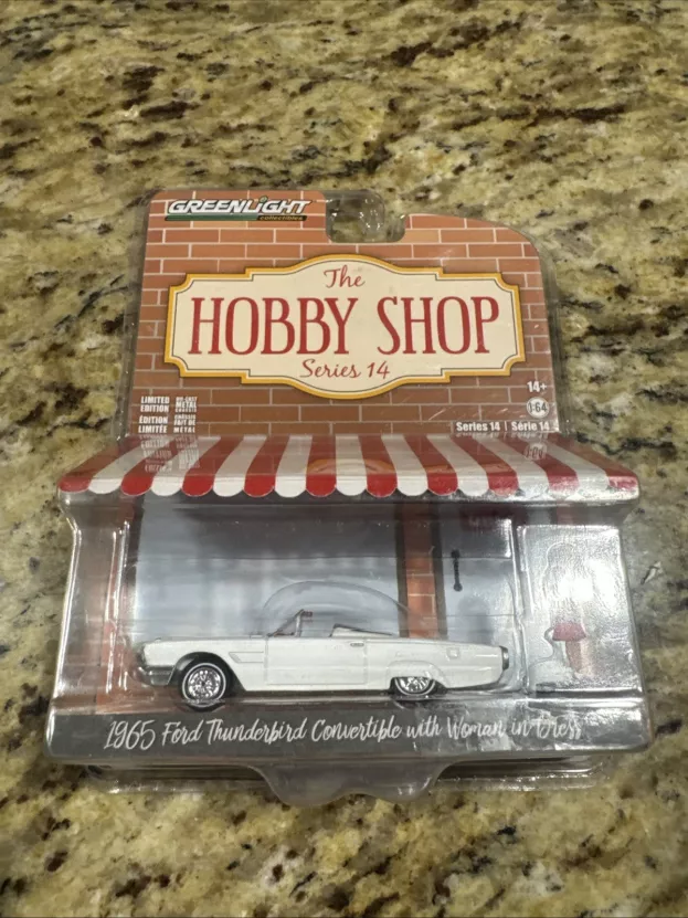 Greenlight Ford Thunderbird Cabriolet With Woman In Dress 1965 1:64 97140B
