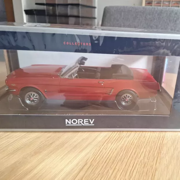 Norev Ford Mustang Covertible 1966 1:18 182810