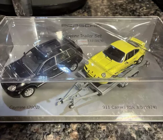 Minichamps Porsche Set Cayenne 2002 + Trailer With 911 Rsr Carrera 1974 1:43 WAPC2060216
