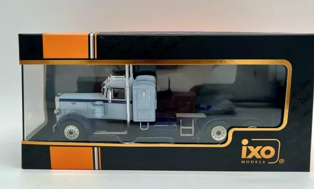 IXO Models Peterbilt 350 Tractor Truck 3-assi 1952 1:43 TR133.22