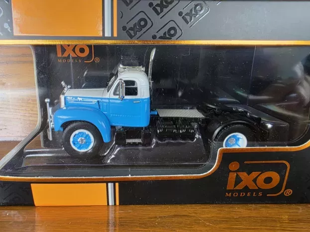 IXO Models Mack B61 Tractor Truck 1953 1:43 TR019