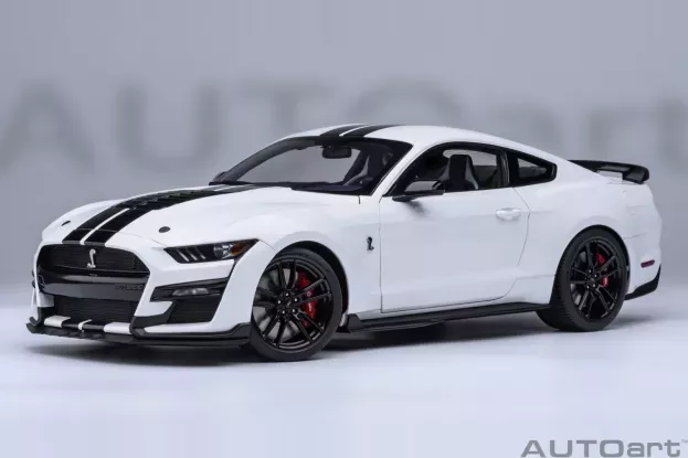 AUTOart Ford Mustang Shelby Gt500 (oxford White) 1:18 73095