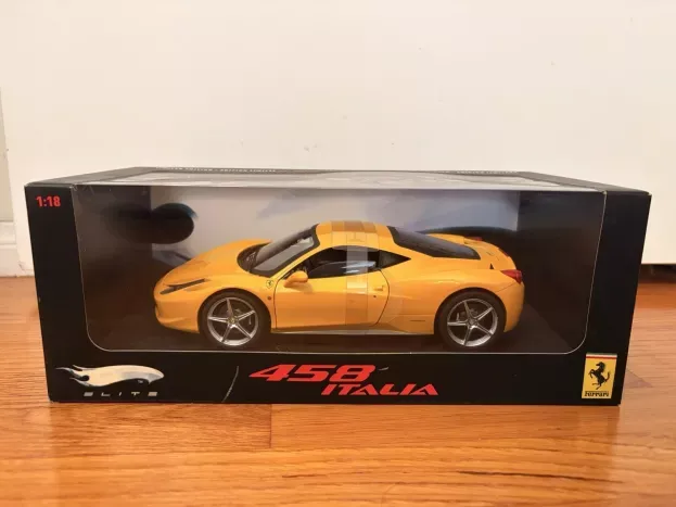 Hot Wheels Ferrari 458 Italia 8c 2009 1:18 P9894