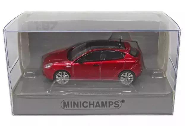 Minichamps Alfa Romeo Giulietta Veloce 2017 1:87 870120005