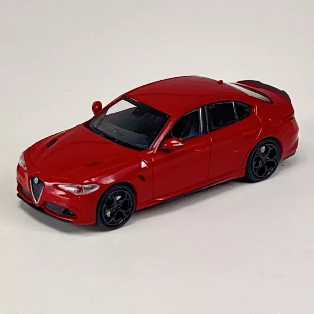 Minichamps Alfa Romeo Giulia Quadrifoglio Verde 2017 1:87 870120105