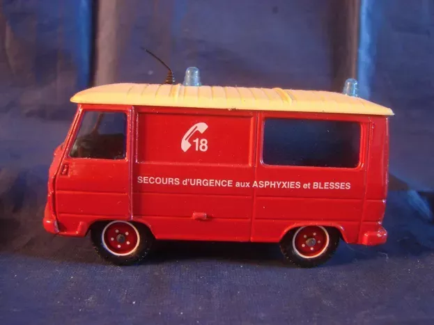 Solido Peugeot J9 Van Sapeurs Pompiers Poste De Commandement Fire Engine Command Post 1978 Vigile Del Fuoco 1:50 2120