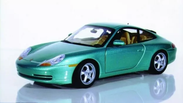 UT Models Porsche 911 996 Carrera Coupe 2004 1:18 27901