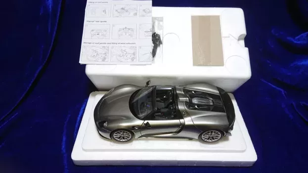 AUTOart Porsche 918 Spyder Weissach Package 2013 1:18 77922