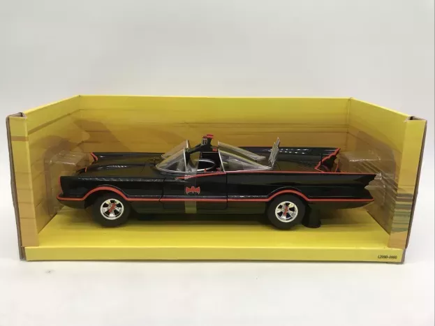 Hot Wheels Batman Batmobile 1966 1:18 L2090