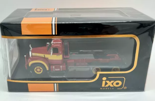 IXO Models Mack B61 Tractor Truck 3-assi 1953 1:43 TR131.22