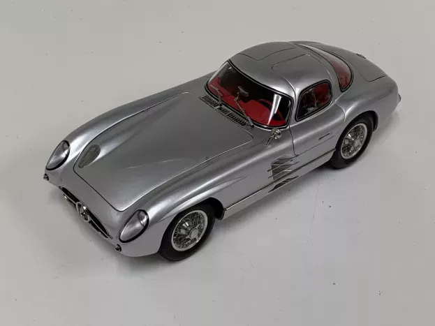 CMC Mercedes-Benz 300 SLR Uhlenhaut Coupe 1955 interior blue 1:18 M-243