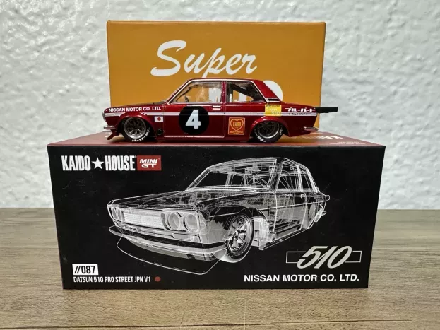 Mini-GT Datsun 510 Kaido House Pro Street Jpn V1 1972 1:64 KHMG087