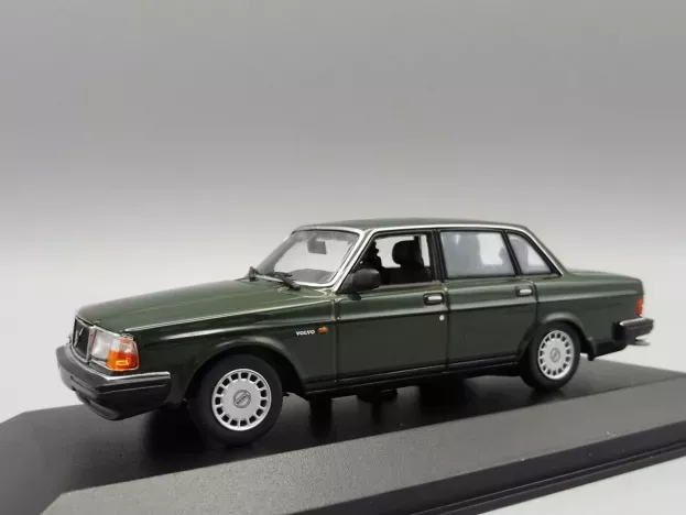 Minichamps Volvo 240gl 1986 1:43 940171404