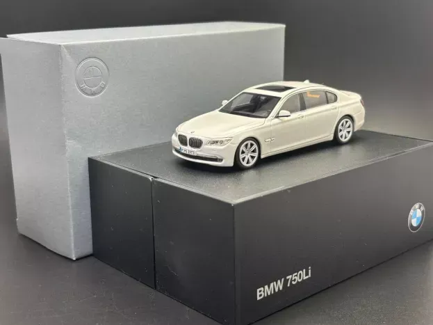 Minichamps Bmw 7-series 750li f02 2009 1:43 80420445201