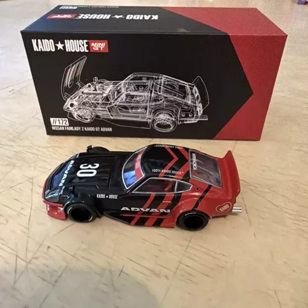 Mini GT Datsun Fairlady Z Kaido House N 30 Advan 1978 1:64 KHMG172