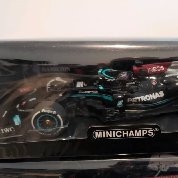 Minichamps Mercedes F1 W12 Mercedes M12 Eq Power+ Team Amg Petronas Motorsport Formula One N 44 Winner Bahrain Gp 2021 Lewis Hamilton 1:18 110210144