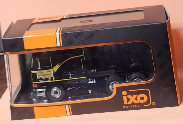 IXO Models International Eagle Cabover Tractor Truck 3-assi 1995 1:43 TR169.22