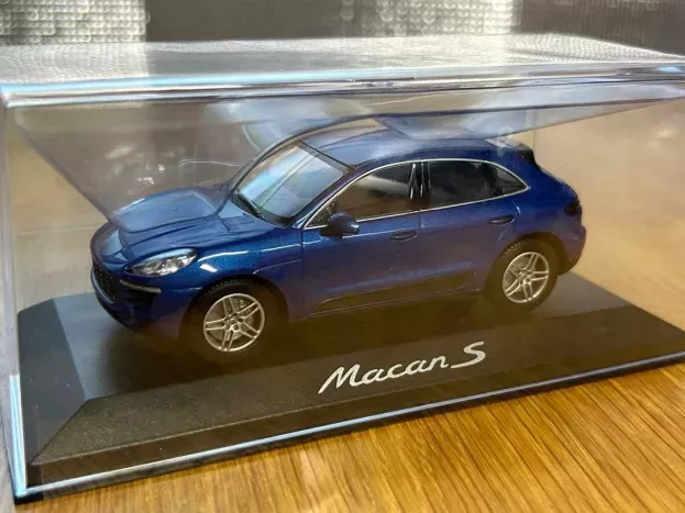 Minichamps Porsche Macan S 2013 1:43 WAP0201530E