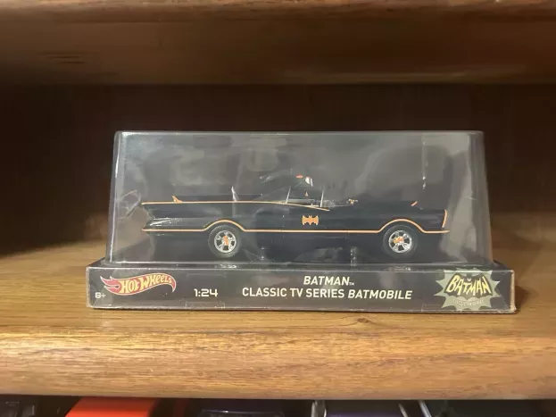Hot Wheels Batman Batmobile 1966 Classic Tv Series 1:24 BLY66