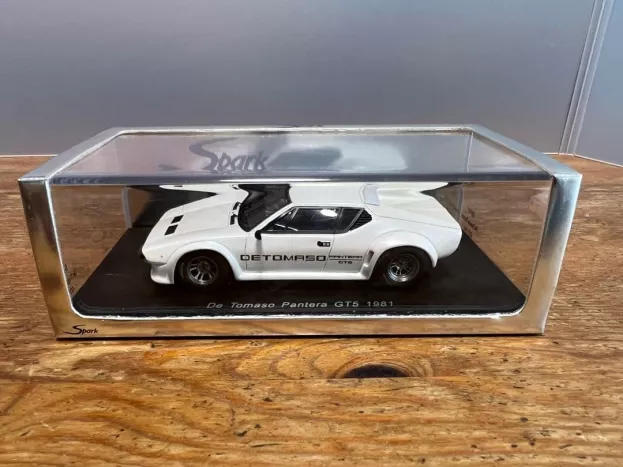 Spark De Tomaso Pantera Gt5 1981 1:43 S0533