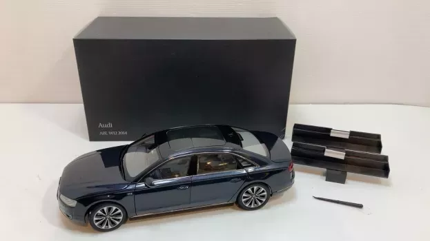 Kyosho Audi A8l W12 2014 1:18 09232MSB