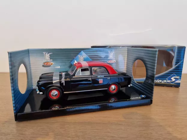 Solido Peugeot 403 Berline Taxi 1965 1:18 8194