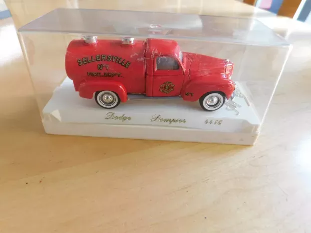 Solido Dodge Pompiers Tanker Truck Fire Engine Sellersville 1940 1:43 4415