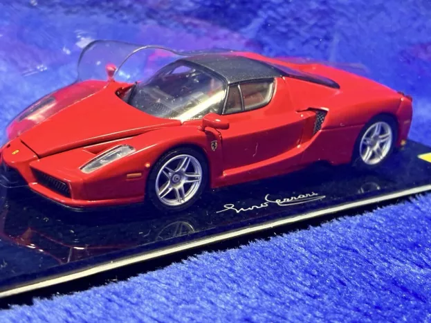 Kyosho Ferrari Enzo 2002 With Openings 1:43 05001PR