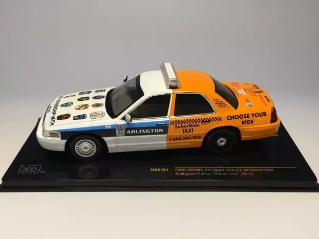 IXO Models Ford Crown Victoria Arlington Police Interceptor Sober Ride 2012 1:43 MOC161