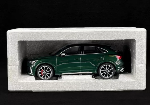 Minichamps Audi Q3 Rs 2019 1:18 155018102
