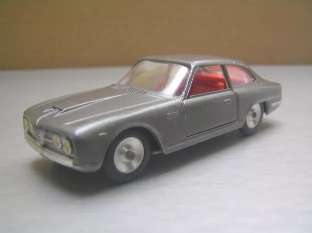 Solido Alfa Romeo 2600 Sprint Bertone grey Box 1:43 125