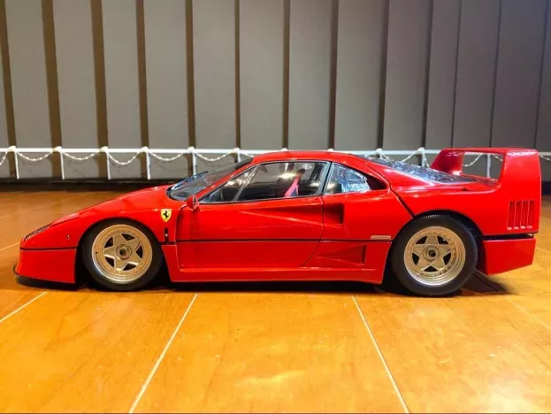 Kyosho Ferrari F40 1987 1:12 08602A