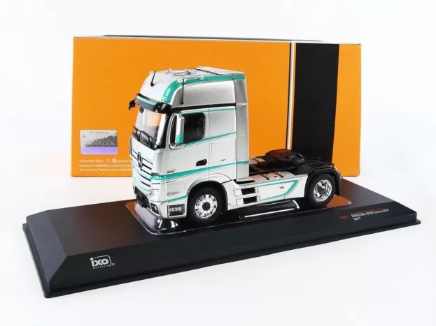 IXO Models Mercedes Actros Mp4 1851 Bigspace Tractor Truck 2-assi 2012 1:43 TR091