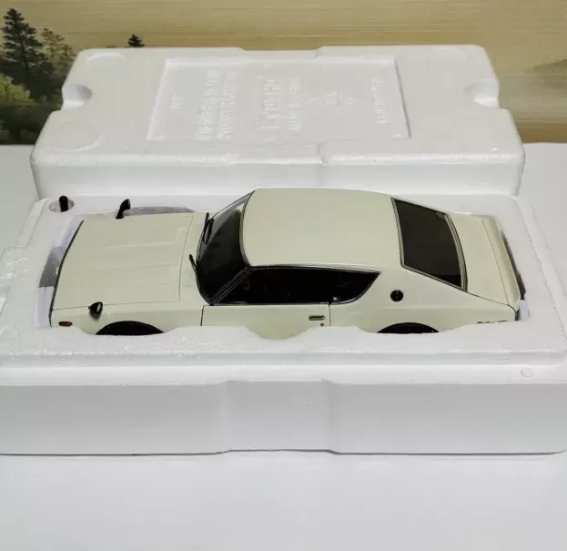 Kyosho Nissan Skyline 2000 Gt-r kpgc110 1973 1:18 08255W