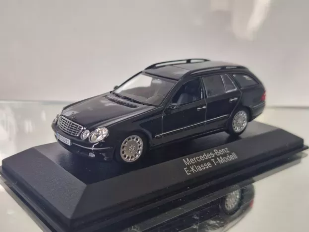Minichamps Mercedes E-class T-model S211 2003 1:43 400031512