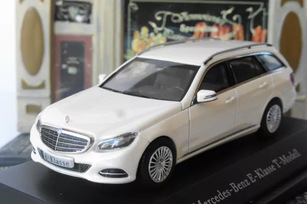 Kyosho Mercedes E-class w213 Station Wagon 2013 1:43 B66960190