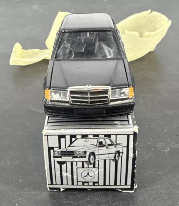 NZG Mercedes 190 E 2.3-16 1:35 254