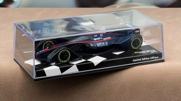 Minichamps Mclaren Mp4-x 2015 1:43 537133600