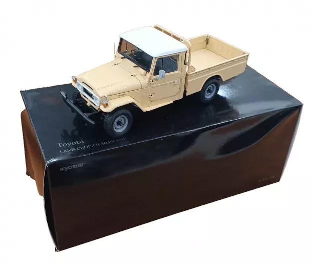 Kyosho Toyota Land Cruiser 40 4x4 Pick-up 1980 1:18 08958BE