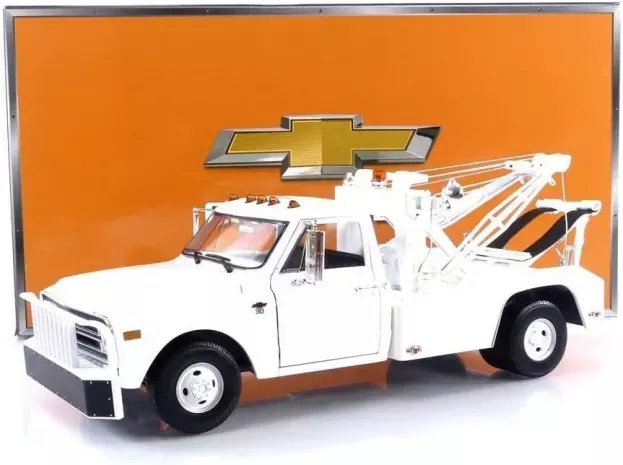 Greenlight Chevrolet C-30 Pick-up Carro Attrezzi Wrecker Road Service 1968 1:18 13623