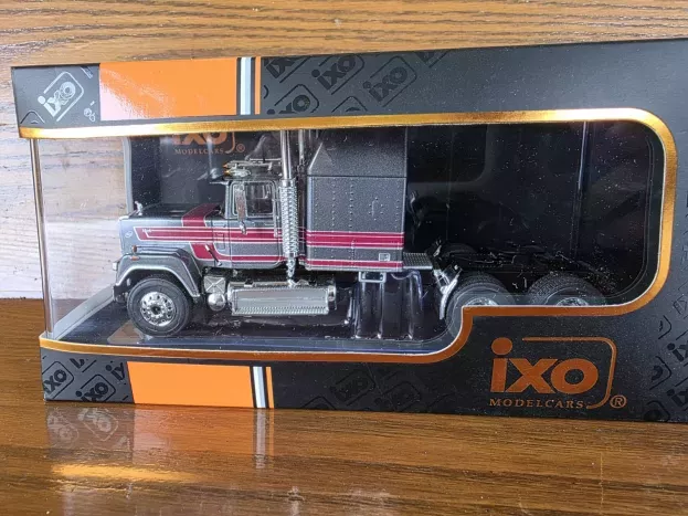 IXO Models Mack Magnum Superliner Tractor Truck 3-assi 1979 1:43 TR187.22