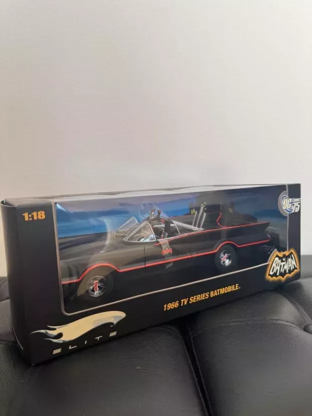 Hot Wheels Batman Batmobile 1966 1:18 T3532