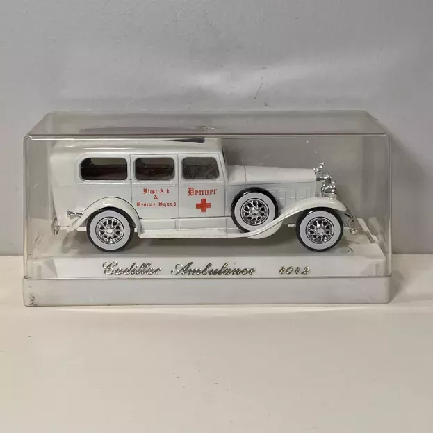 Solido Cadillac Ambulance Benuer 1930 1:43 4042